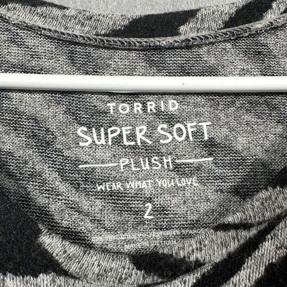 Torrid Super Soft Plush Zebra Print Black Grey Pullover Sweater 3/4 Sleeve Sz 2 - Picture 3 of 11